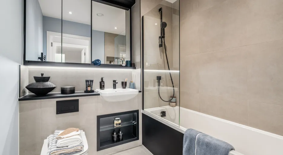 Show Apartment No.70 - Contemporary Bathroom