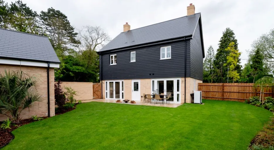 The Wren, Number 1 at Farehurst Park - Garden