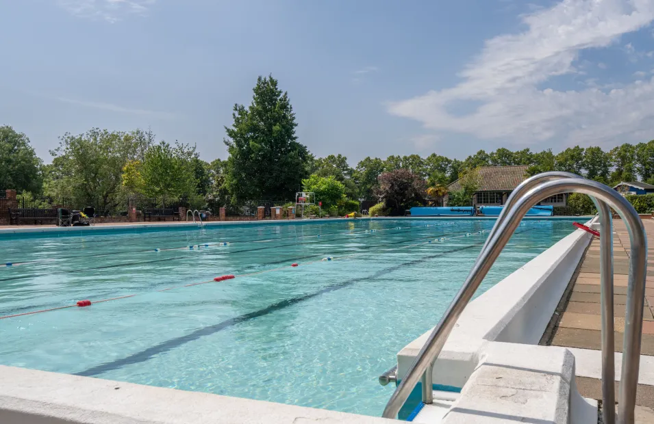 Lucas Lane - Hitchin Town Centre 